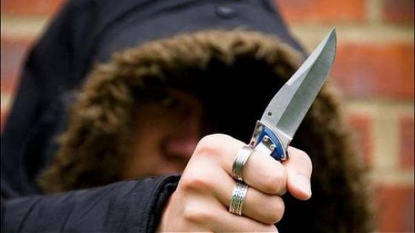 Bucuresti: Un tanar de 22 de ani a fost injunghiat intr-un lift