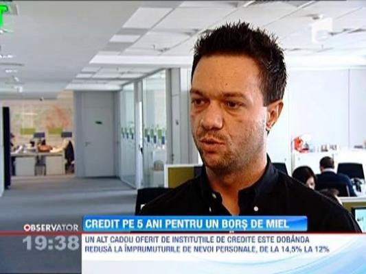 ILUZII SCUMPE: Bancile profita de saracia celor care n-au bani pentru masa de Paste