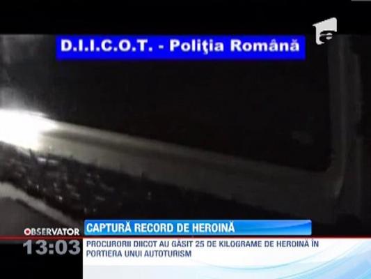 Sase persoane, prinse cu 25 de kilograme de heroina, in valoare de 500.000 de euro in Pitesti