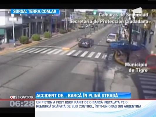 Pieton usor ranit de o barca!