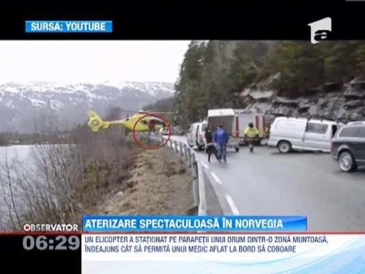 Aterizare spectaculoasa in Norvegia: Un elicopter a stationat pe parapetii unui drum