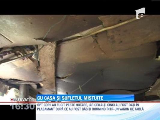 Traiesc din mila vecinilor, dupa ce flacarile le-au mistuit casa