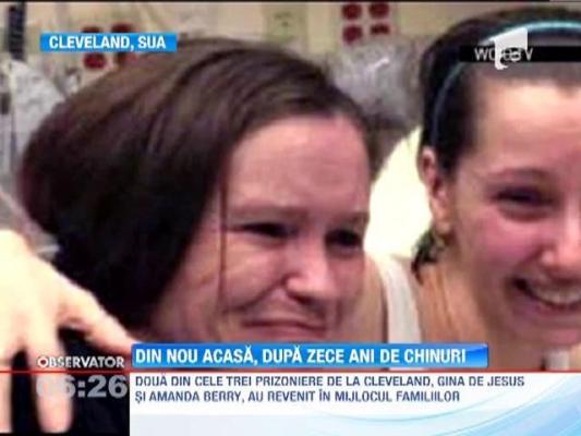 Doua dintre prizonierele din Cleveland au revenit in mijlocul familiilor