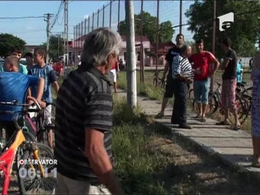 Galati: Trei tineri, spulberati de o masina care a intrat in cladire