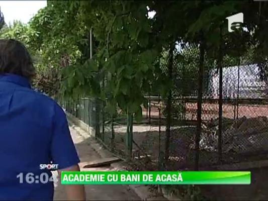 Ilie Nastase face academie de tenis pe banii lui!