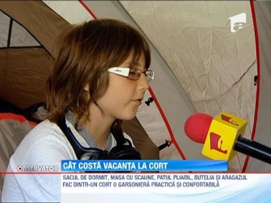 Cat costa vacanta la cort