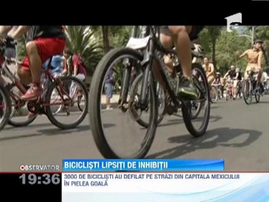 Peste trei mii de biciclisti au defilat nud in Mexic