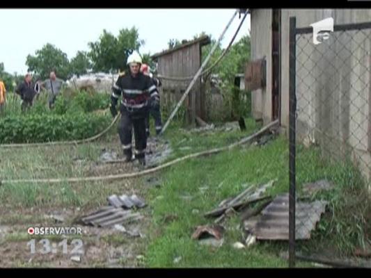 Un fulger i-a aprins locuinta unei batrane din Satu Mare