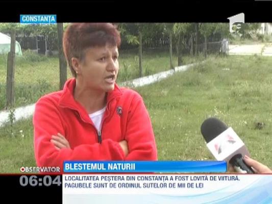 Zeci de gospodarii din Suceava, devastate de furtuna