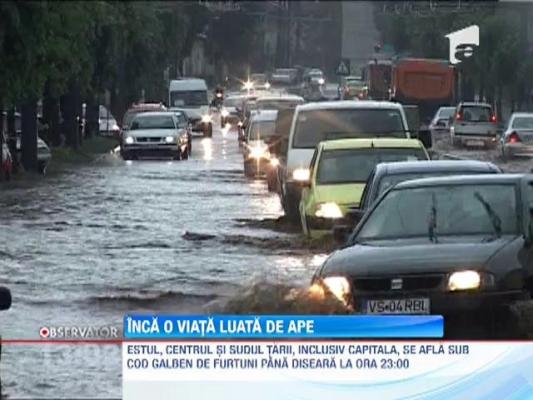 Un iesean, surprins de o viitura pe camp, a murit la spital