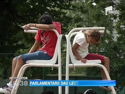 Parlamentarii au jucat tenis cu pustii orfani de la Casa de copii "Lidia"