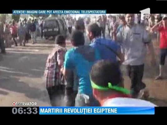 Egipteni rapusi de gloantele lunetistilor in fata sediului Garzii Republicane