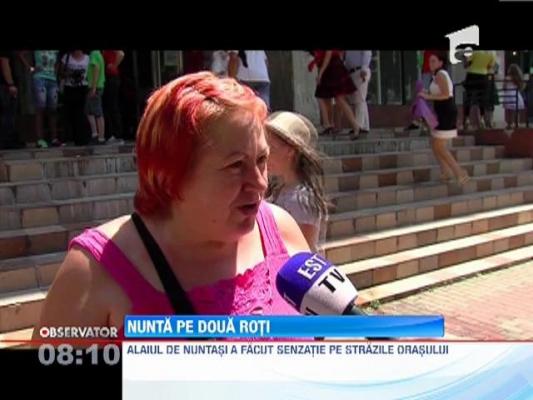 Nunta pe motor, in costume neconventionale