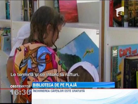 Prima biblioteca pe plaja