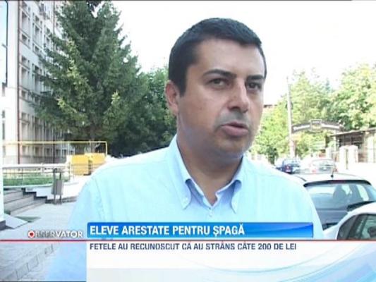 Bacau: Trei eleve, arestate preventiv pentru ca strangeau bani de protocol