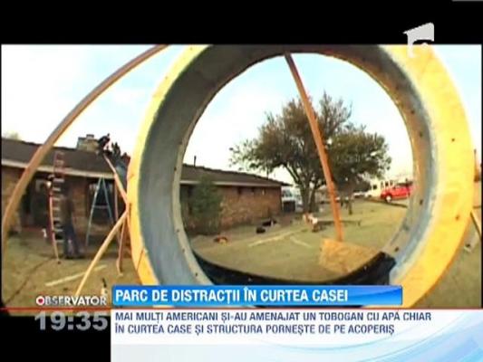 Si-au improvizat un tobogan de apa chiar in curte