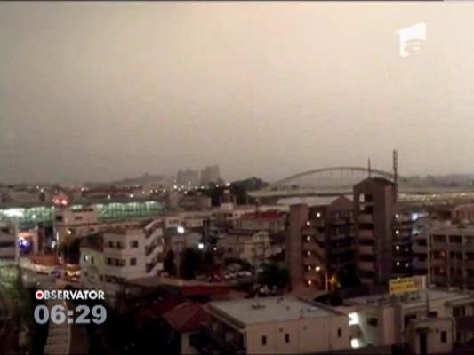 Un tren suburban din Tokyo a fost lovit de traznet