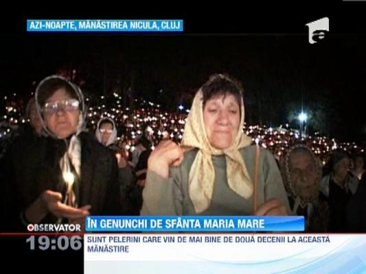 De Sfanta Maria, sute de mii de oameni s-au rugat in genunchi si pe coate, la manastiri