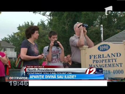 Fecioara Maria a aparut pe crucea din varful unei biserici!