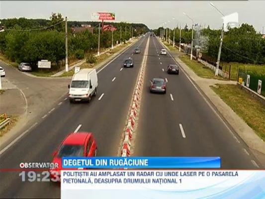 Un batran a fost amendat pentru ca a aratat degetul mijlociu, pe geam, in dreptul unui radar