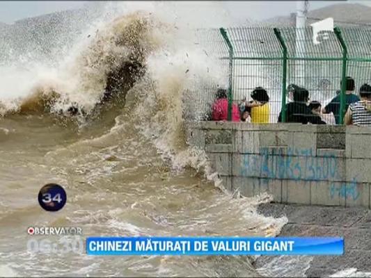Sute de chinezi raniti, in urma unul val gigant care a lovit faleza unui oras