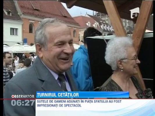 Dueluri intre cavaleri medievali, in centrul Brasovului