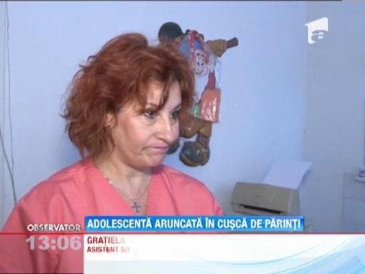 Adolescenta, aruncata in cusca, de parinti