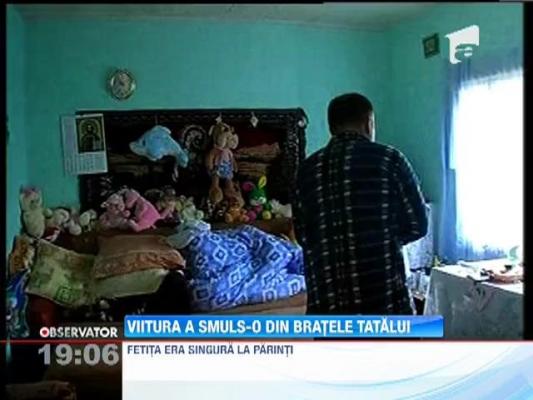 Galati! Viitura a omorat o fetita de numai opt ani, dupa ce a smuls-o din bratele tatalui