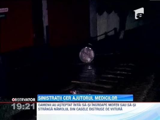 Parintii fetitei ucisa de viitura au ajuns la spital cu atac de panica