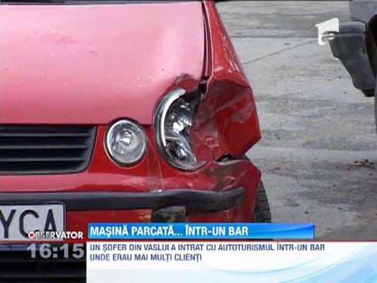 Un vasluian a "parcat" masina intr-un bar