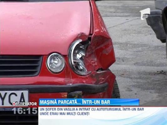 Un vasluian a "parcat" masina intr-un bar