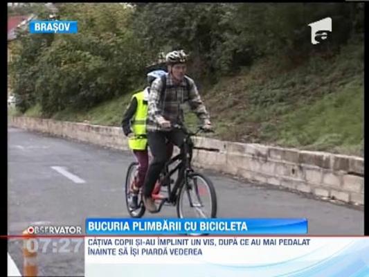 Copiii nevazatori au simtit bucuria plimbarii cu bicicleta