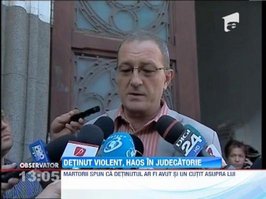Un detinut a incercat sa-si zilele de fata cu magistratii