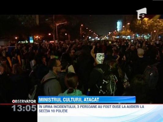 UPDATE! Daniel Barbu, ministrul Culturii, atacat de protestatarii care cer oprirea proiectului Rosia Montana