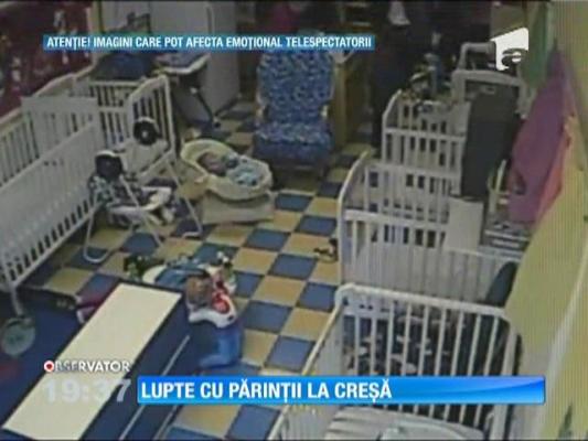 Moment șocant la o creşă din SUA! Un părinte a luat la pumni îngrijitoarele