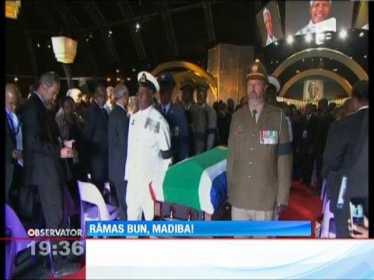 Nelson Mandela a fost condus pe ultimul drum