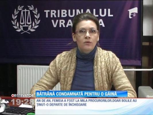 Procurorii vor să bage la închisoare o bătrână pentru o găina