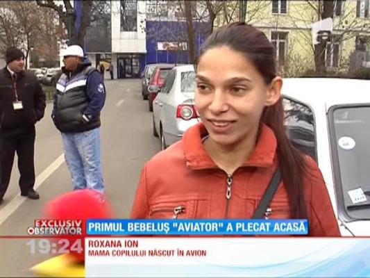Primul copil român născut în avion are deja un nume. Cum îi va spune mama