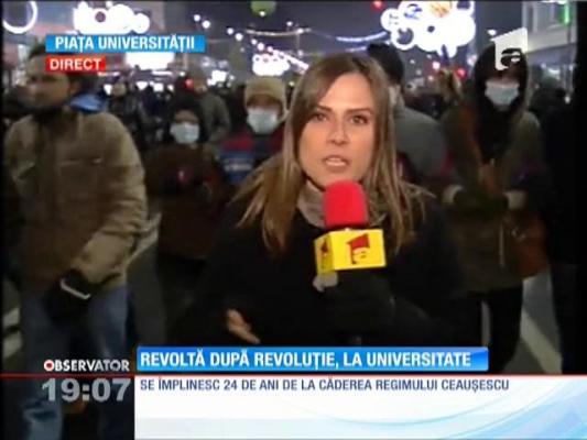 Demonstranţii din Piaţa Universităţii cer demiterea Guvernului şi a preşedintelui