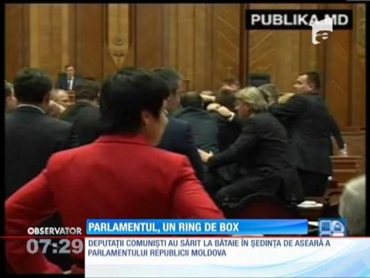 Parlamentarii moldoveni s-au luat la bataie în Ajun