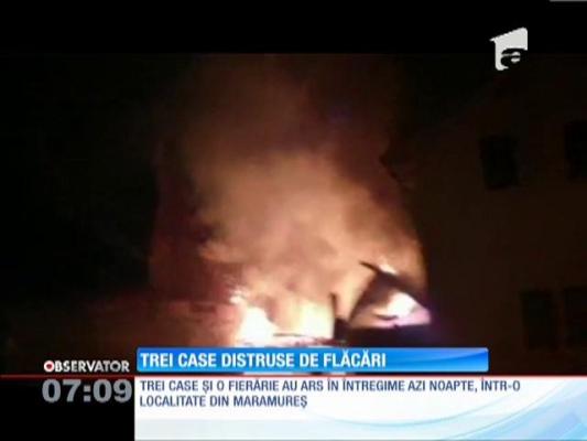 Trei case şi o fierărie s-au făcut scrum în această noapte într-un sat din Maramureş