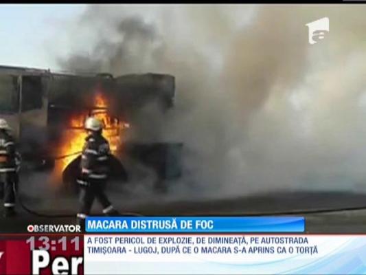 O macara a fost distrusă de foc pe autostrada Timişoara - Lugoj