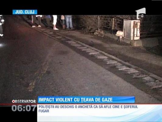 A spart o ţeavă de gaze cu maşina și a fugit