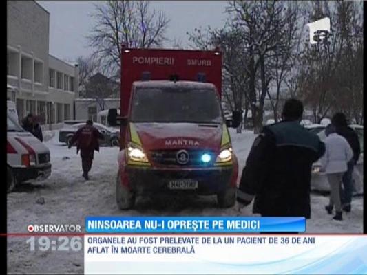 Ninsoarea nu-i opreste pe medici