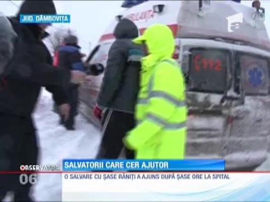 Ambulnţe blocate în nămeţi