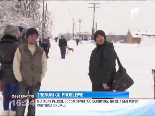 Traficul feroviar, dat peste cap. Un tren a rămas blocat, în apropiere de Târgoviște