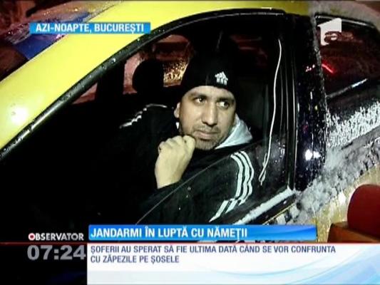 Jandarmii din Capitală, scoşi să lupte cu nămeții