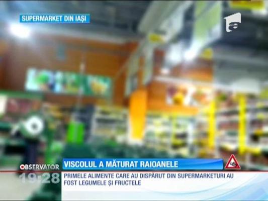 Supermarketurile au rafturile goale din cauza zăpezii