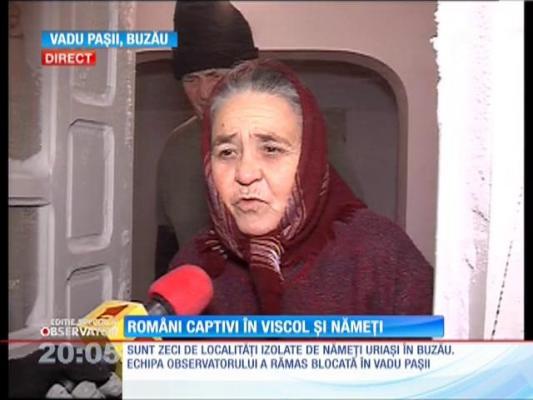 Românii captivi în viscol şi nămeți. Armata își croiește drum printre nămeți