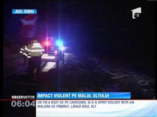 Derapaj la limită cu moartea, pe Valea Oltului. Cum a scăpat un tirist